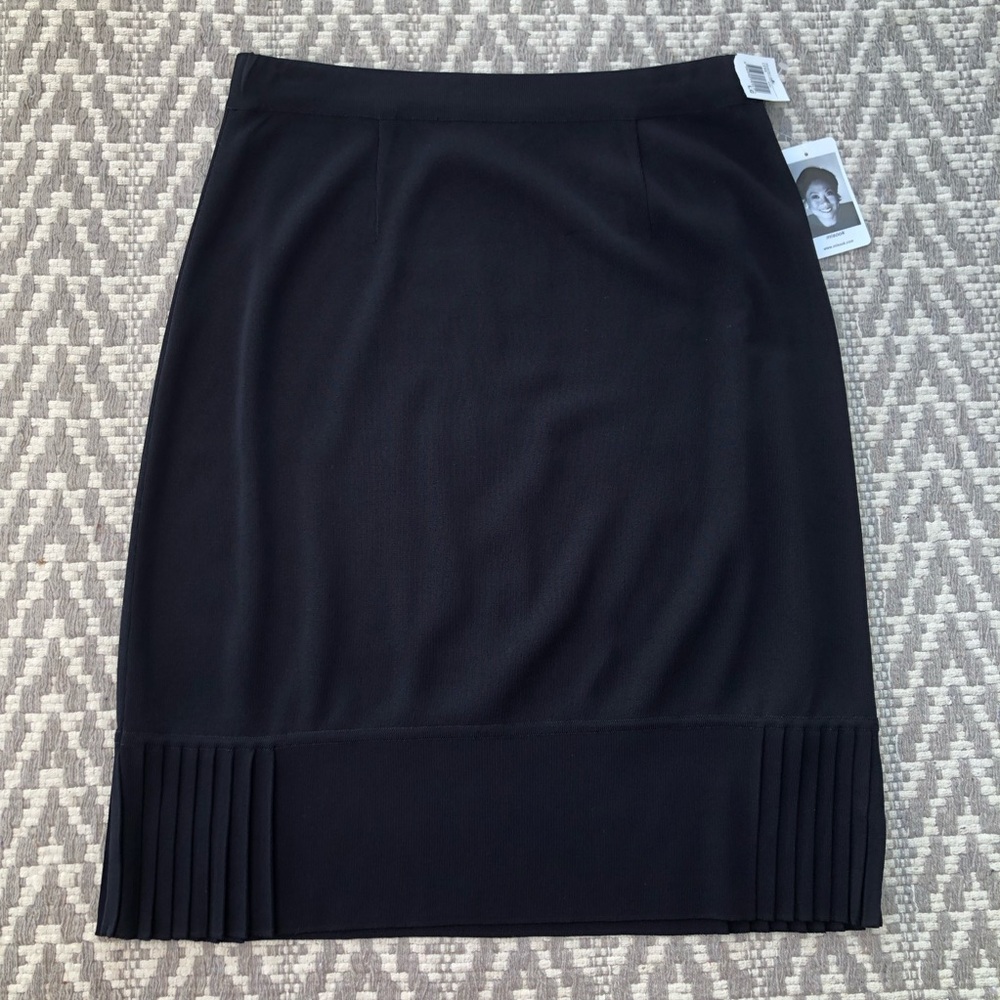 Exclusively Misook pull on black knit skirt pleated hem size large
